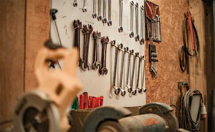 Essenzielle Werkzeuge in einer Werkstatt (Foto: Unsplash)
