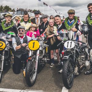 Goodwood Revival: Troy Corser und Herbert Schwaab gewinnen die "Barry Sheene Memorial Trophy" auf BMW R57 Kompressor (1929)