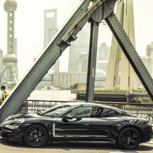 Der vollelektrische Porsche Taycan ist der Kern des gr�nen Projektportfolios.