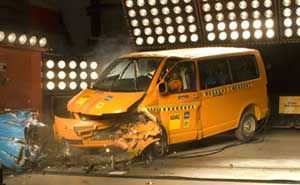 VW T5 im Crashtest