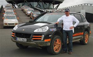 Rallye-Profi Armin Schwarz fhrt einen der 385 PS starken Cayenne S Transsyberia