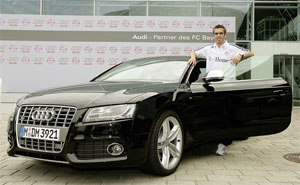 Philipp Lahm mit seinem Audi S5