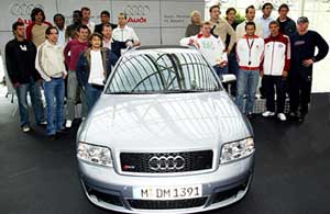 Audi RS 6 und die Spieler des FC Bayern Mnchen