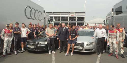 FC Bayern München mit Audi Werksfahrern und Dr. Martin Winterkorn