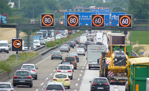 Schilderbrcke auf der Autobahn