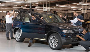 BMW Werk Spartanburg, der 500.000ste BMW X5 in der Endkontrolle Montage