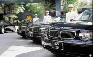BMW 730Li mit Chauffeur aus der BMW 7er Flotte des Oriental Hotel, Bangkok