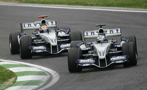 Nick Heidfeld vor Mark Webber