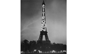 Citroen Schriftzug auf dem Eiffelturm