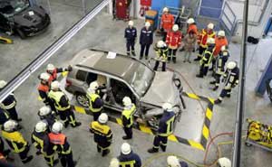 Daimler coacht Feuerwehren