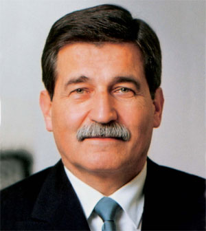 Dr. Manfred Bischoff