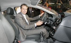 Dieter Althaus im neuen Opel Corsa