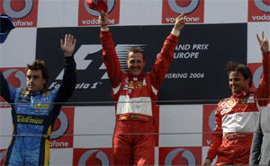 GP Europa: Michael Schumacher (1. Platz, mitte), Fernando Alonso (2. Platz, links) und Felipe Massa (3. Platz, rechts)