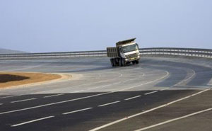 Daimler Trucks erffnet Lkw-Teststrecke in Oragadam bei Chennai