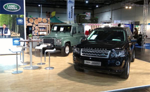 Land Rover auf der Jagd & Hund