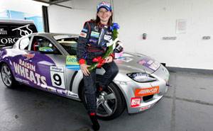 Lorraine Pinner mit Mazda RX-8