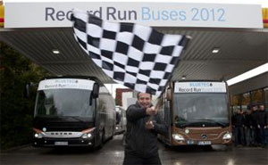Record Run Buses 2012: Zieleinlauf nach 18 000 km am 26. Oktober 2012 in Wiesbaden