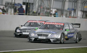 DTM Nrburgring: Gary Paffett, DaimlerChrysler Bank AMG-Mercedes, Dritter, vor Mika Hkkinen, Sport Edition AMG-Mercedes, Vierter