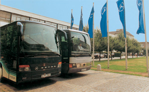 Mercedes-Benz O 405 und ein Setra der Baureihe 300