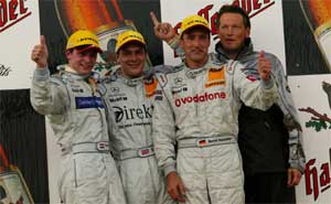 Podium, v.l.n.r: Christijan Albers, Zweiter; Gary Paffett, Sieger; Bernd Schneider, Dritter; Hans-Jrgen Mattheis, HWA-Teammanager