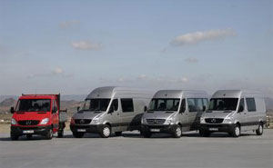 von links nach rechts: Mercedes-Benz Sprinter Doppelkabine, Kastenwagen extralang, Kombi und Kastenwagen Standard