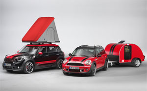 MINI John Cooper Works Countryman mit MINI Swindon Roof Top Zelt und MINI Clubman mit MINI Cowley Caravan