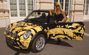 Life Ball 2005: Donatella Versace am Versace MINI