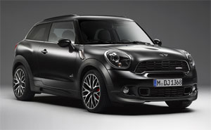 MINI mit Frozen Black metallic Lackierung