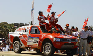 Nissan und McRae gewinnt Dakar-Finale