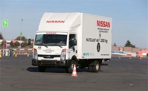 Nissan Cabstar beim Slalom-Test
