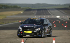 Opel Astra OPC Race Camp