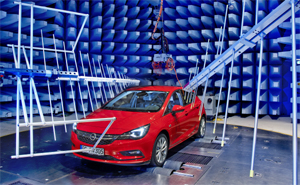 Opel Astra im Elektronik-Labor