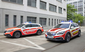 Opel Insignia Country Tourer als Notarztfahrzeug und als Kommandowagen fr die Feuerwehr