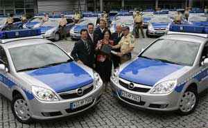 Opel liefert Polizeiautos aus