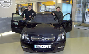 Opel Signum mit Darius Michalczewski und Jens-Peter Nnemann