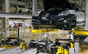 Montage des ersten Dieselmotors in einem Porsche Cayenne