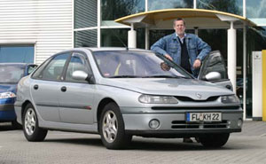 Klaus Hilscher mit seinem Renault Laguna