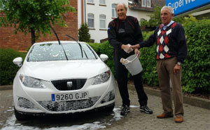 Hans Joachim Stuck mit Gerhard Plattner und der SEAT Ibiza Ecomotive