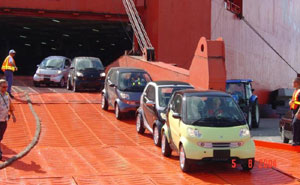 smart forfour im Hafen von Halifax