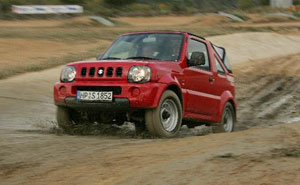 Suzuki Jimny im Offroad-Parcours