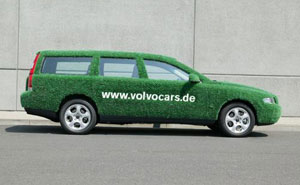 Volvo V70 mit Kunstrasen berzogen