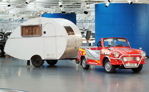PKW mit Camping-Anhänger 1959