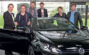 Matthias Becker, Leiter Marketing Deutschland Volkswagen Pkw, Sascha Stadler, Manager der Band und die Band Revolverheld