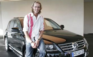 Sven Hannawald mit seinem VW Touareg