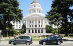 Touran HyMotion vor dem California State Capital in Sacramento, Regierungssitz von Arnold Schwarzenegger/ Gouverneur von Kalifornien