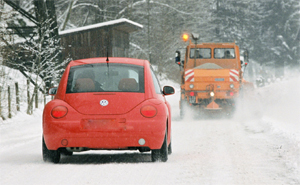 Streufahrzeug im Einsatz